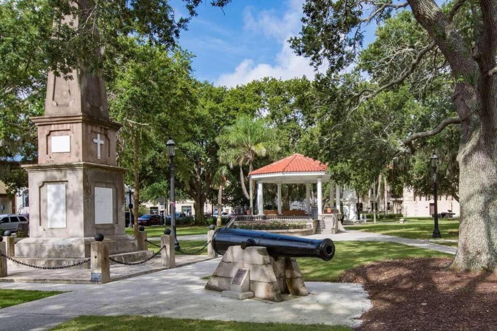 Cozy Quiet St Augustine Private Condo - 2Bed, 1 Bath, Sleeps 6, Steps To Historic St Augustine Center & All Tourist Attractions, Restaurants, Cafes, Backyard, Porch St. Augustine Kültér fotó