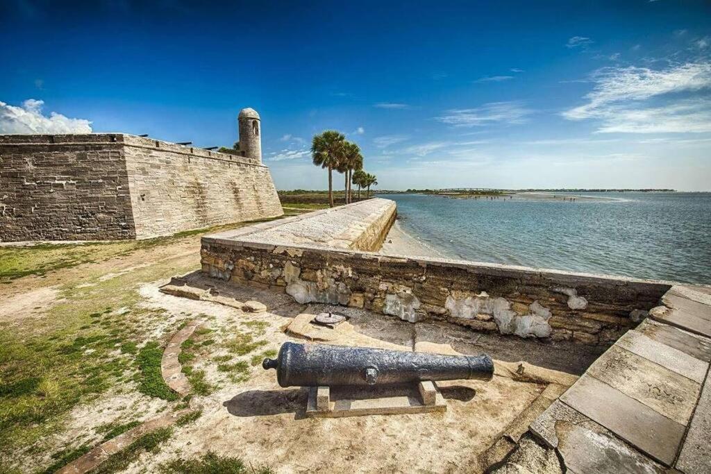 Cozy Quiet St Augustine Private Condo - 2Bed, 1 Bath, Sleeps 6, Steps To Historic St Augustine Center & All Tourist Attractions, Restaurants, Cafes, Backyard, Porch St. Augustine Kültér fotó